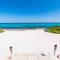 Thatch Hill - Renovated Beach House with Pool, Short Walk to the Rum Point Club - 浮木村