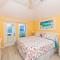 Thatch Hill - Renovated Beach House with Pool, Short Walk to the Rum Point Club - 浮木村