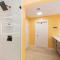 Thatch Hill - Renovated Beach House with Pool, Short Walk to the Rum Point Club - 浮木村