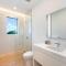 The Sands #1 - New 7Mile Beach Condo with Rooftop Pool & Luxe Interiors - 西湾