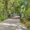 Designer 2 BR on River with Pool - Walk to Town! - Аспен