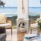 Foreshore Beach House - Stunning waterfront home