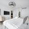 Grand Stay in this 1 Bedroom Flat that Sleeps 4