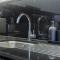 Grand Stay in this 1 Bedroom Flat that Sleeps 4