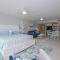 Beachfront - Garden Delight 3BR condo - E125 - شاطئ بالم إيغل
