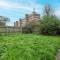 3 Bedroom and 1 Bathroom Apartment in Mountfield with Parking - Londýn