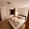 2 bed overlooking the marina, Tower Bridge! - 伦敦
