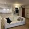 2 bed overlooking the marina, Tower Bridge! - 伦敦