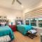 Creekfront Home with Pool, Dock and Stunning Views - Полис-Айленд