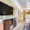 Waterfront Condo with Water Park, Walk to the Beach!
