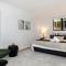 Elegant Abode Only Moments To Macmasters Beach