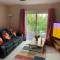 Spacious romantic party cottage with log burner and Ultrafast Fibre near pub Pet friendly - Cross Hands