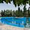 Stunning & Cosy, Direct Pool Access, 2BR, with Private Patio! Serenity Townhouse - بافوس
