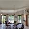 Golf & family chill cottage, hot-tub, beach 10 min