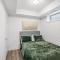 Cozy 2BR Family Friendly Retreat With Parking and Just 6 Minutes away from Niagara Falls - Niagara Falls