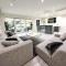 Luxury Large Modern Home with Pool - 西温哥华
