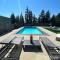 Luxury Large Modern Home with Pool - 西温哥华