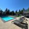Luxury Large Modern Home with Pool - 西温哥华