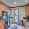 Cozy Avon Retreat with Private Deck and Pool Access! - 埃文