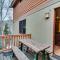 Cozy Avon Retreat with Private Deck and Pool Access! - 埃文