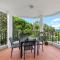 6 Parkshores Sunshine Location Location Location 100m to beach access