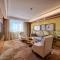 Menshine Gloria Plaza Hotel