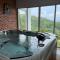 Lake View White House Staycation near Ridgeview - Ulot