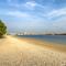 Elegant 3BR Upgraded Villa with Pool & Beach Access - Dubaj