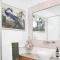 BOHO Bliss In The Best Position In Town, King Bed, 2 Pools, Free WIFI And Undercover Parking