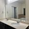Balmoral LakeSide 5br 4ba House - همبل