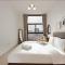 Livbnb-2B with City Skyline Views, Al Jaddaf - Dubaj