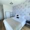 The Salty Whale - 3BD APT - Central Sea Views - Plettenberg Bay