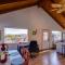 Breezy and Central Monterey Apt with Bay View! - 蒙特雷