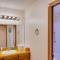 Breezy and Central Monterey Apt with Bay View! - 蒙特雷