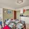 Spacious House with Parking & Garden - Sleeps 7 - Мейдстон