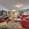 3 Mi to Great Smoky Mtn NP Riverfront Retreat