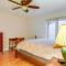 Spacious Lakefront Apt with Deck in Fayetteville! - 费耶特维尔