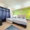 Private Studio Viana Court Service Apartment 4 with private parking