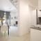 Urban Oasis with Patio for 5 guests - reserved parking - Termini - Rzym