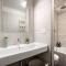 Urban Oasis with Patio for 5 guests - reserved parking - Termini - Rzym