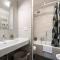 Urban Oasis with Patio for 5 guests - reserved parking - Termini - Rzym