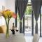 Urban Oasis with Patio for 5 guests - reserved parking - Termini - Rzym