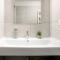 Urban Oasis with Patio for 5 guests - reserved parking - Termini - Rzym