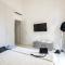 Urban Oasis with Patio for 5 guests - reserved parking - Termini - Rzym