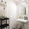 Urban Oasis with Patio for 5 guests - reserved parking - Termini - Rzym