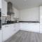 New Modern Cozy Corner Stylish 4BR in Luton - 卢顿