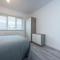 New Modern Cozy Corner Stylish 4BR in Luton - 卢顿