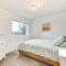 Lakefront Gem with Deck and Grill in Shelton - شيلتون