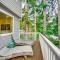 Lakefront Gem with Deck and Grill in Shelton - شيلتون