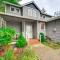 Lakefront Gem with Deck and Grill in Shelton - شيلتون